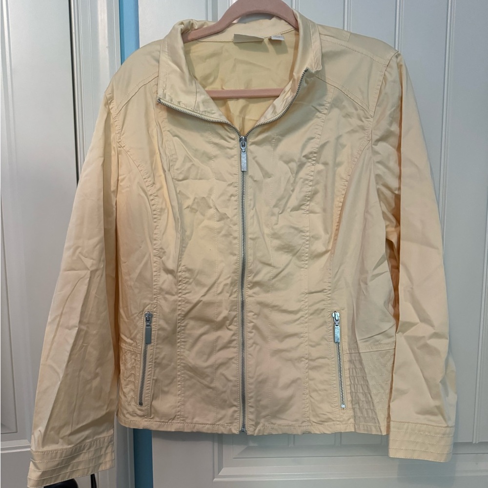 Chicos women’s yellow jacket with pockets.  Size 3